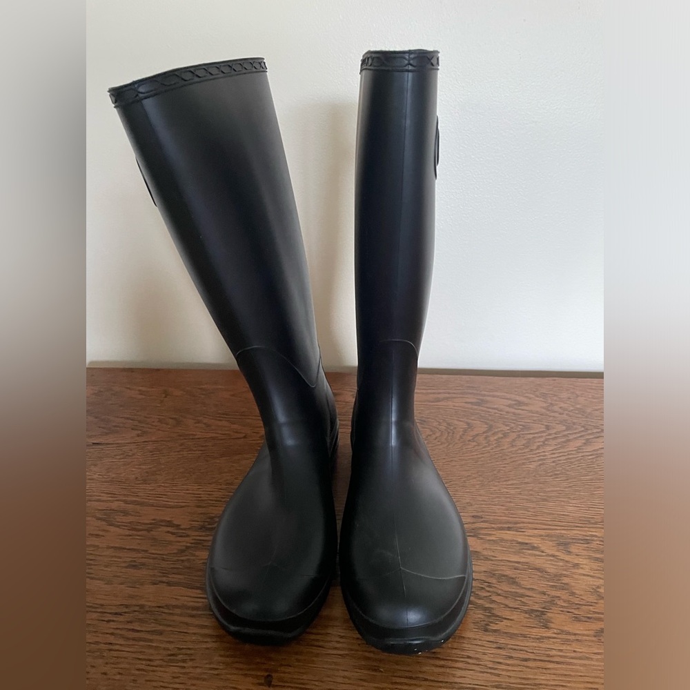 Kamik rubber rain boots, Size 8